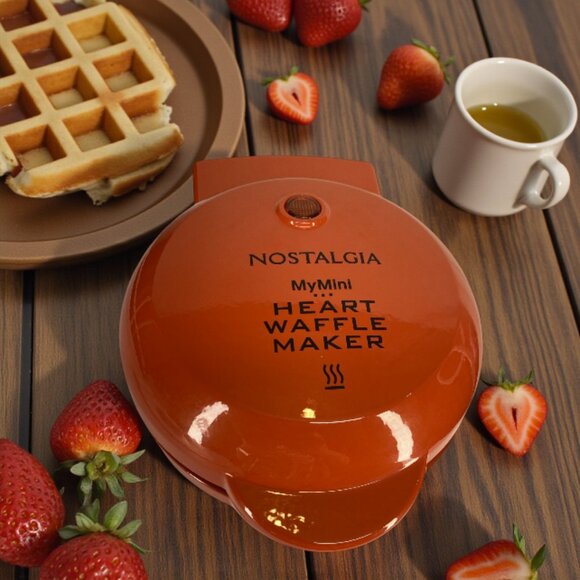 NOSTALGIA -- MyMini Heart-Shaped Waffle Maker, Small Waffle, Plug In, Never Used - Picture 1 of 6